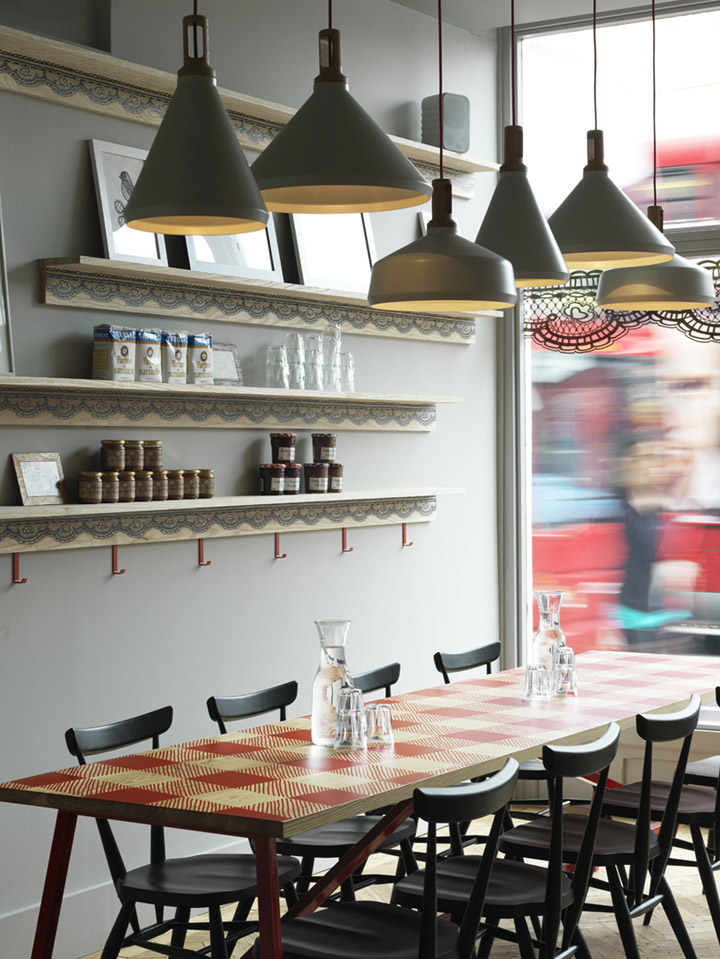 Ресторанчик La Petite Bretagne в стиле французского бистро, Лондон, Великобритания