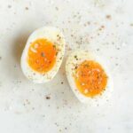 Мокрий ніж і не лише: секрети ідеальної нарізки яєць