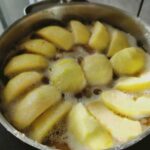 Що додати у воду під час варіння старої картоплі: буде не гірше за молоду