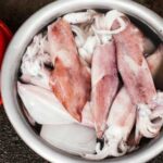 Перевірила швидкий і легкий спосіб чищення кальмара, який прочитала на етикетці