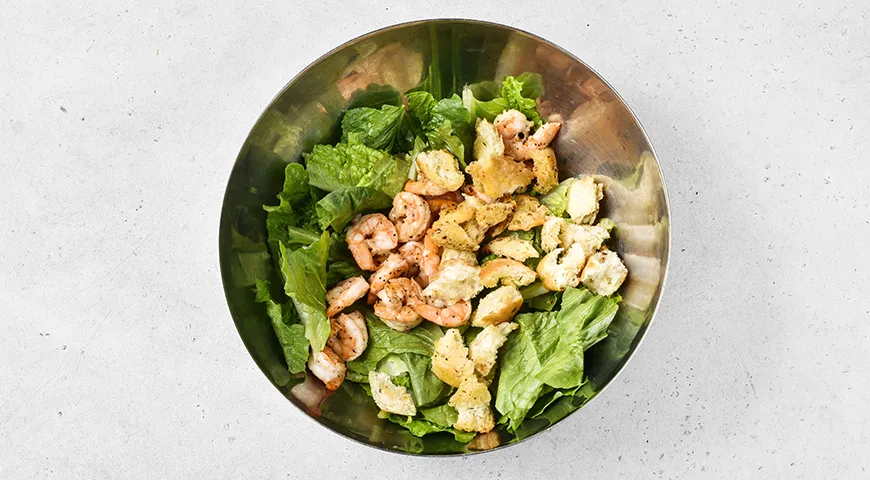 Салат «Цезар» з креветками від Івлєва: покроковий рецепт з фото 6