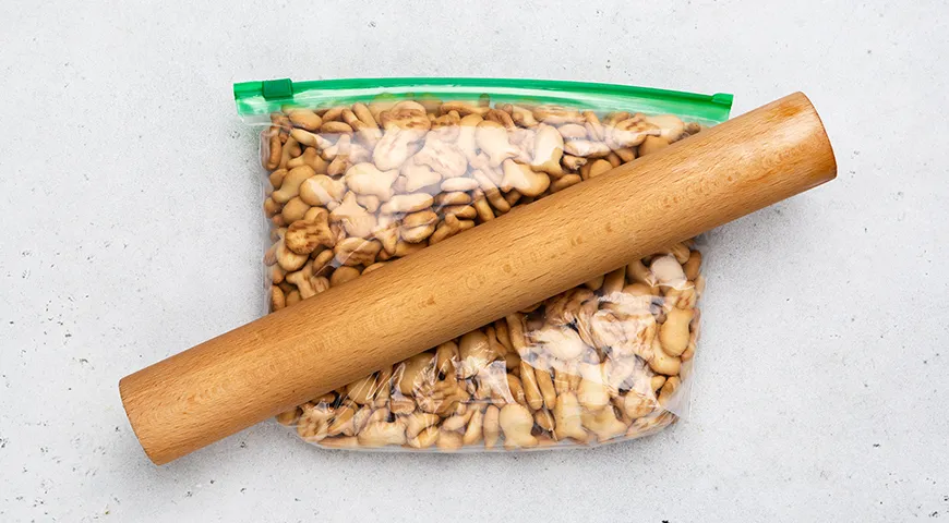 Соковитий десерт "Мурашник" з печива "Рибки": покроковий рецепт з фото 3