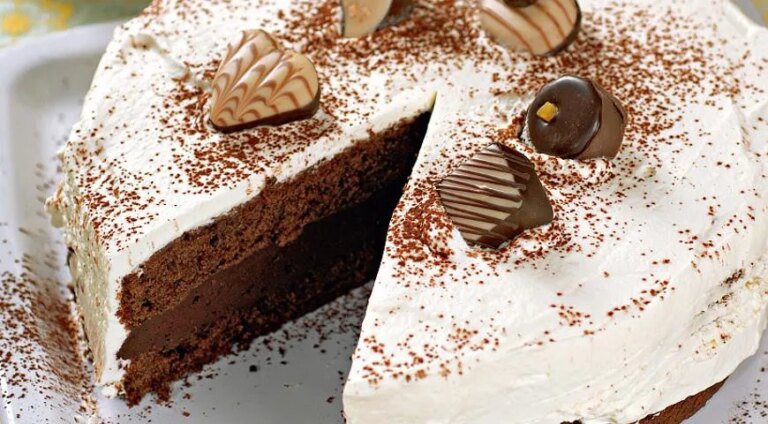 Насичений чорношоколадний торт: покроковий рецепт із фото, 470 ккал 7