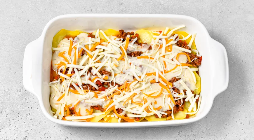 Неймовірна картопляна лазанья з соковитим фаршем: покроковий рецепт для ситної страви 11