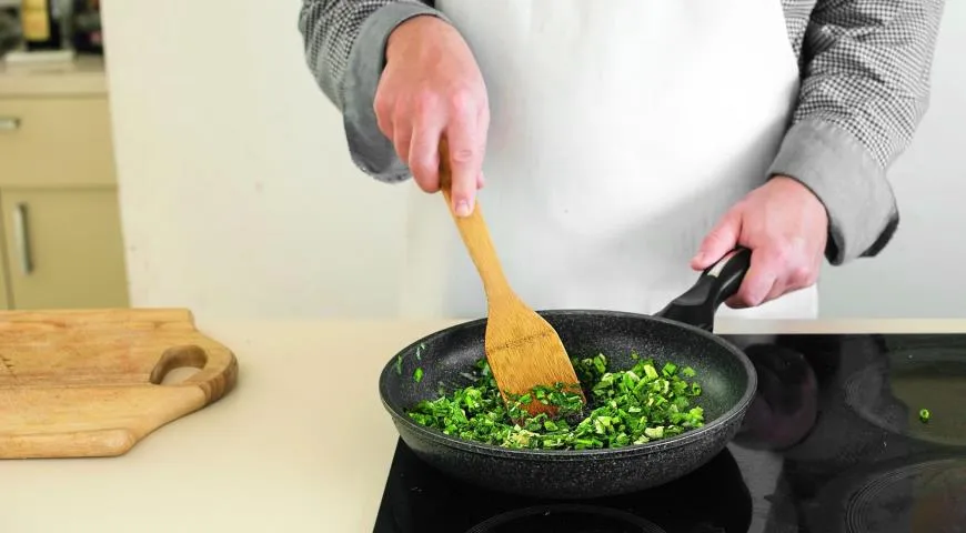 Ніжні котлети з ароматною зеленню: покроковий рецепт з фото 2