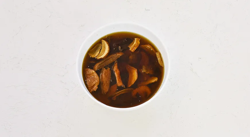 Ароматний крем-суп з білих грибів: покроковий рецепт із фото 3