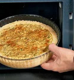 Апетитний пиріг з лососем та сиром: покроковий рецепт з фото 6