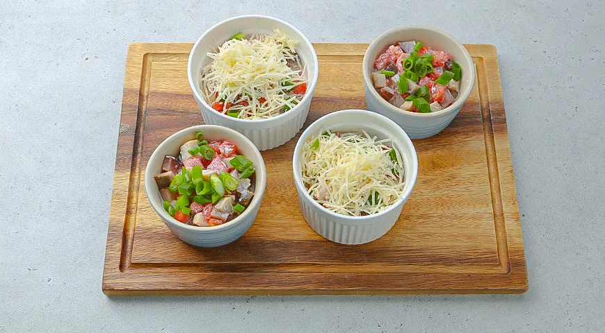 Соковитий жульєн з копченою рибою та томатами: покроковий рецепт з фото 5