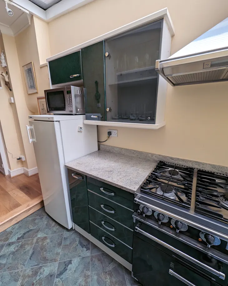 Затишок та стиль: зелений ренесанс вашої кухні 2