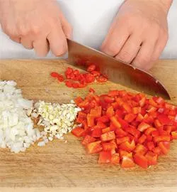 Пряний чилі кон карне з яловичиною: класичний рецепт зігріє душу 3