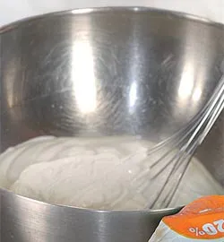 Фруктова гірка: ніжний домашній торт зі свіжими ягодами та фруктами – покроковий рецепт із фото 6