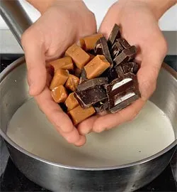 Насичений чорношоколадний торт: покроковий рецепт із фото, 470 ккал 2