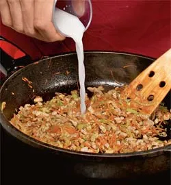 Ніжні спринг-роли зі свининою та овочами: легкий рецепт з фото 3