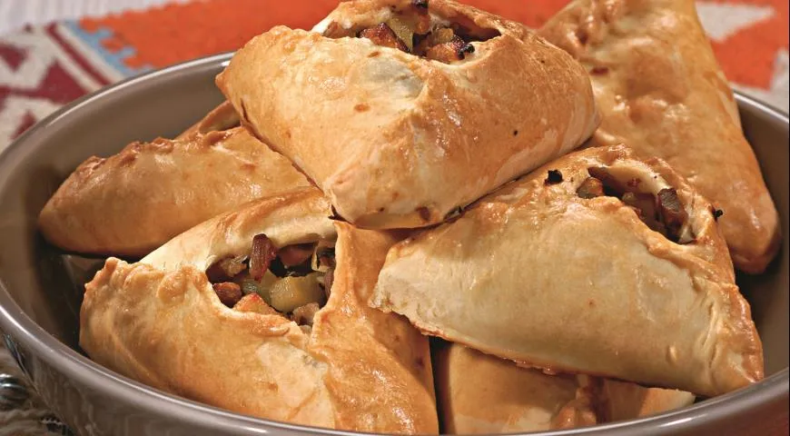 Соковиті пиріжки з картоплею та свининою: покроковий рецепт для домашньої випічки 4