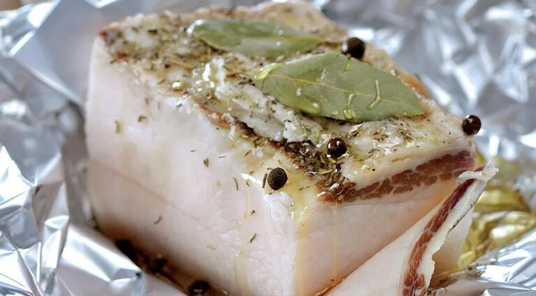 Ніжне сало в медово-гірчичному маринаді: простий рецепт зігріваючої закуски 12