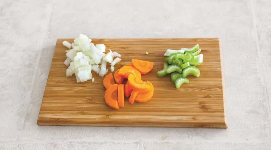 Наваристий суп з нуту та курки: ситна та корисна страва за простим рецептом 2