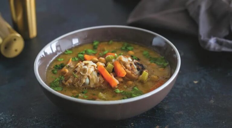 Наваристий суп з нуту та курки: ситна та корисна страва за простим рецептом 38