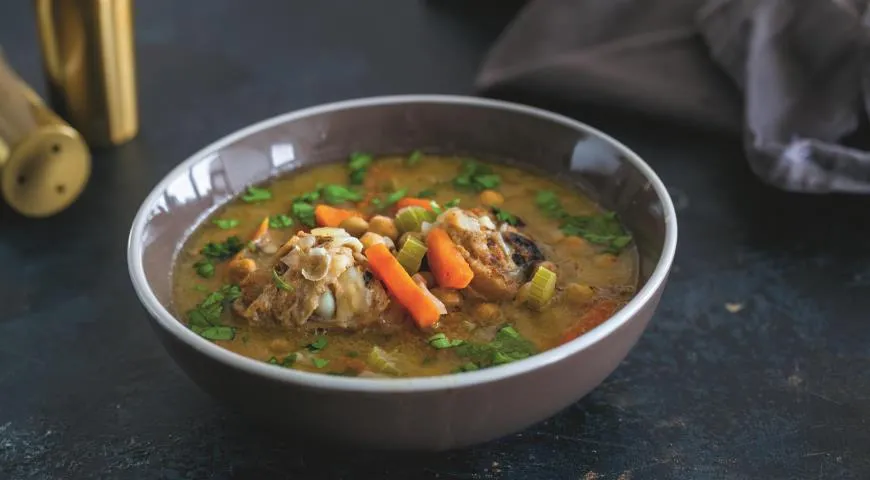 Наваристий суп з нуту та курки: ситна та корисна страва за простим рецептом 1