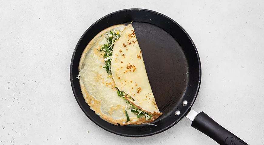 Ніжні млинці з сиром та яйцем: простий рецепт смачного сніданку 8 Ніжні млинці з сиром та яйцем: простий рецепт смачного сніданку 8