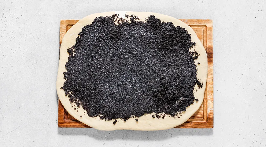 Пухкі булочки-равлики з маком та солодкою глазур'ю: покроковий рецепт з фото 6