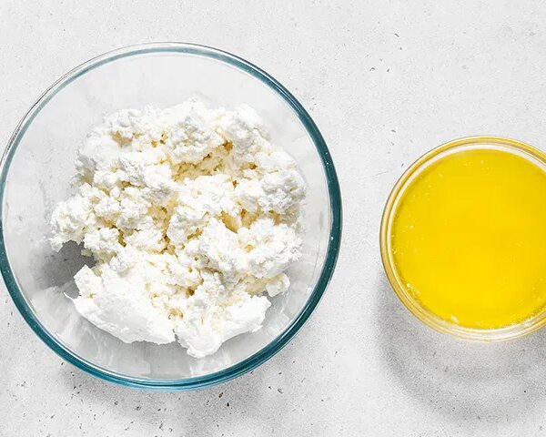 Ніжний сирний торт на сковороді: смаколик, що готується за мить