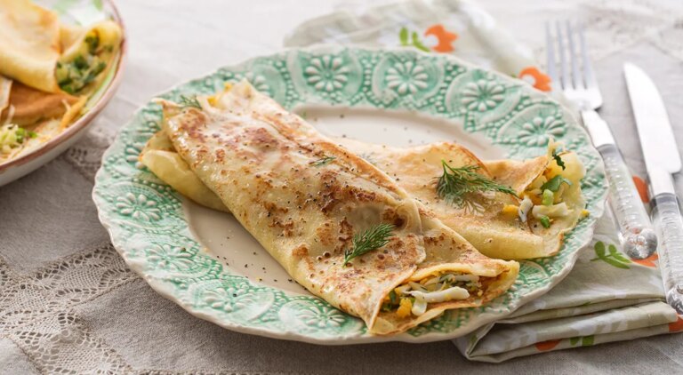 Ніжні млинці з сиром та яйцем: простий рецепт смачного сніданку 52