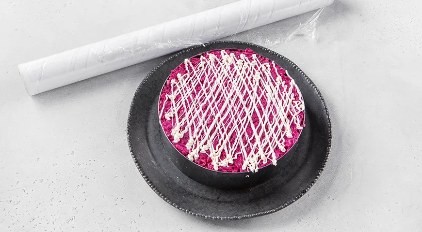 Оселедець під шубою із зеленим горошком: смак, що тане в роті, крок за кроком 12