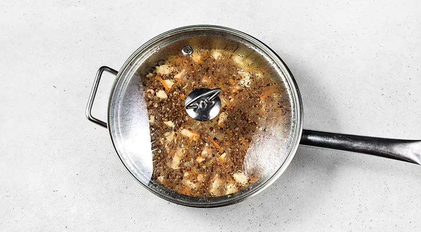 Неймовірна гречка з куркою на сковороді: простий рецепт для ситної вечері 6