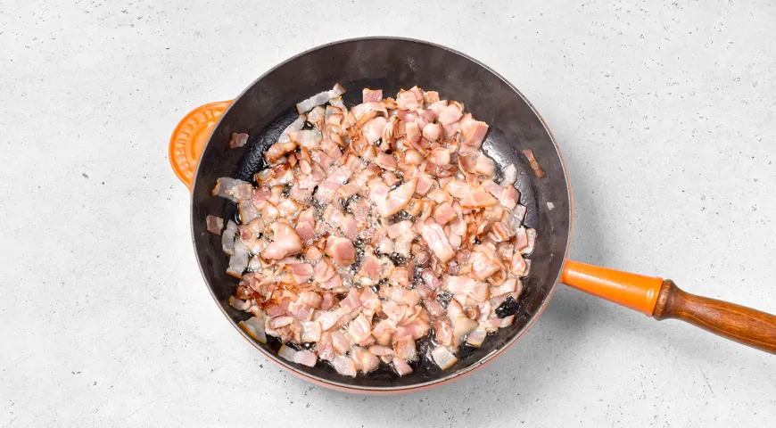 Смажена картопля з беконом та яйцем: покроковий рецепт з фото 4