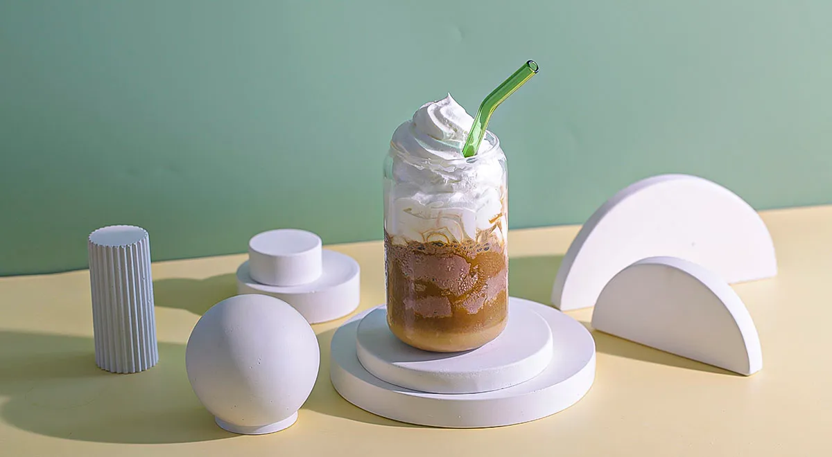 Кавові "Вершкові хмари": ніжний десертний коктейль з вершковим лікером (384 ккал) 1