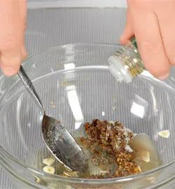 Традиційний український сирник з родзинками: простий рецепт 3