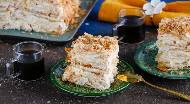 Ніжний та повітряний торт "Наполеон" зі слойоного дріжджового тіста: покроковий рецепт з фото 24