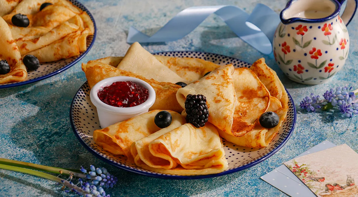 Тонкі млинці на ряжанці: ніжний смак та аромат літа (547 ккал) 1