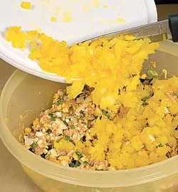 Млинці з ніжним сирним кремом та хрустким печивом: покроковий рецепт з фото 2