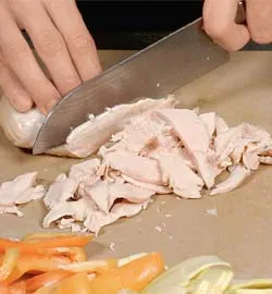 Пиріжки з куркою та гірчичним соусом: апетитна випічка з ніжним начинням 2