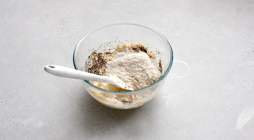 Лениві сирники з пармезаном та соусом песто: смачний рецепт для справжніх гурманів 3