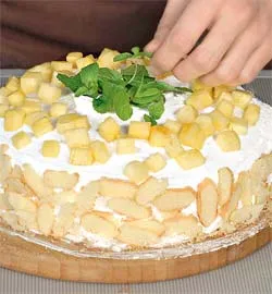 Соковитий ананасовий бісквітний торт: покроковий рецепт зі смаком сонця 6