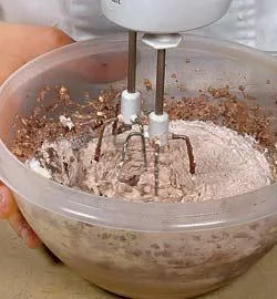 Торт "Футбольний м'яч": Смаколики для справжніх чемпіонів! 7 Торт "Футбольний м'яч": Смаколики для справжніх чемпіонів! 7