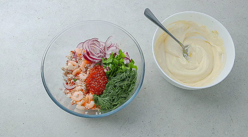 Ніжний крабовий салат з креветками та ікрою: рецепт із фото для ідеального частування 3 Ніжний крабовий салат з креветками та ікрою: рецепт із фото для ідеального частування 3
