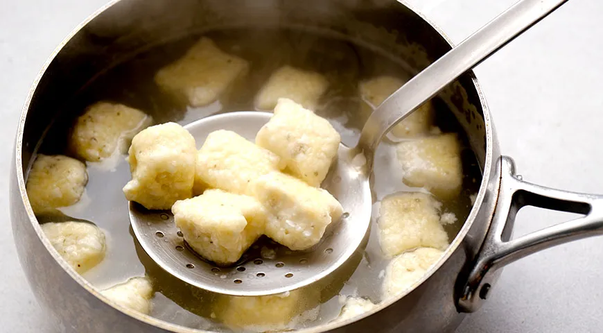 Лениві сирники з пармезаном та соусом песто: смачний рецепт для справжніх гурманів 6