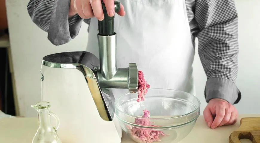 Ніжні котлети з ароматною зеленню: покроковий рецепт з фото 1