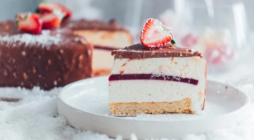 Головна 33 Ніжний торт “Пташине молоко” – новий погляд на улюблені ласощі (544 ккал)