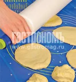 Ароматні дріжджові пиріжки з грибами: Покроковий рецепт з фото 5