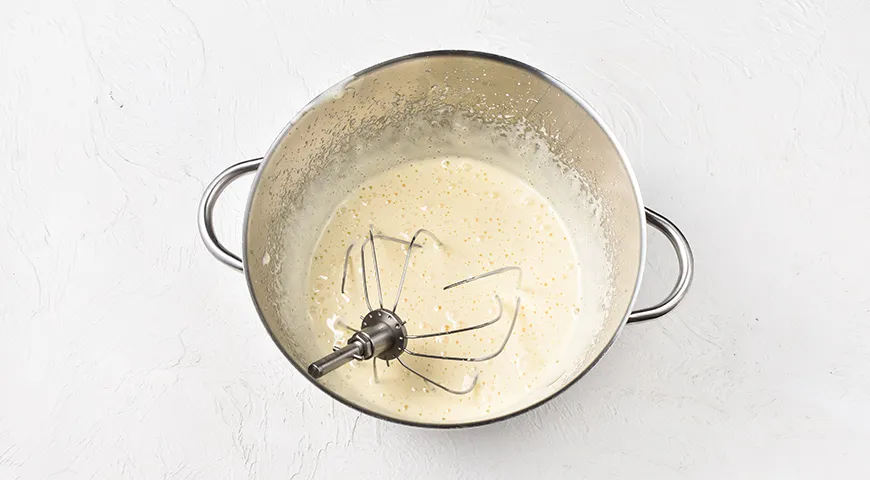 Ніжний сметанник з мультиварки: покроковий рецепт з фото 3