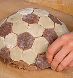 Торт "Футбольний м'яч": Смаколики для справжніх чемпіонів! 11 Торт "Футбольний м'яч": Смаколики для справжніх чемпіонів! 11