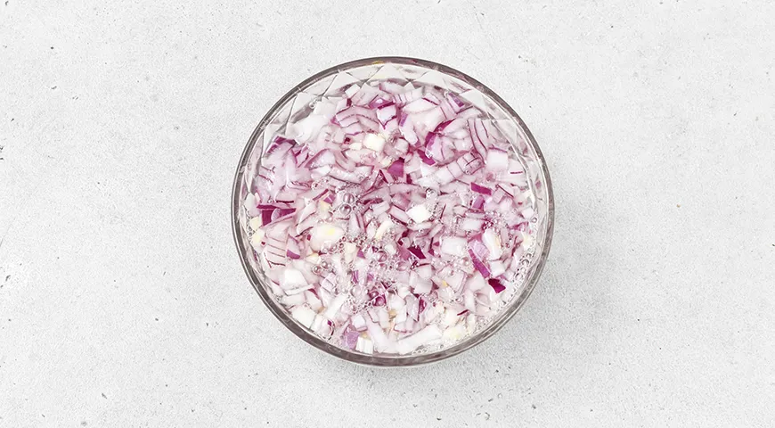 Ніжний салат "Мімоза" з івасі: покроковий рецепт з фото 2 Ніжний салат "Мімоза" з івасі: покроковий рецепт з фото 2