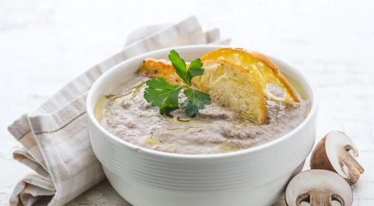 Ароматний суп-пюре із запечених грибів: покроковий рецепт із фото 29 Ароматний суп-пюре із запечених грибів: покроковий рецепт із фото 26