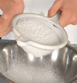 Фруктова гірка: ніжний домашній торт зі свіжими ягодами та фруктами – покроковий рецепт із фото 3