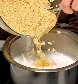 Золотиста пшоняна каша на кокосовому молоці: покроковий рецепт з фото 3