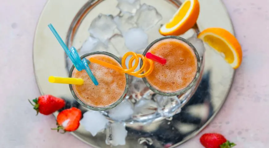 Апетитний бананово-апельсиново-полуничний смузі: легкий рецепт з фото 1